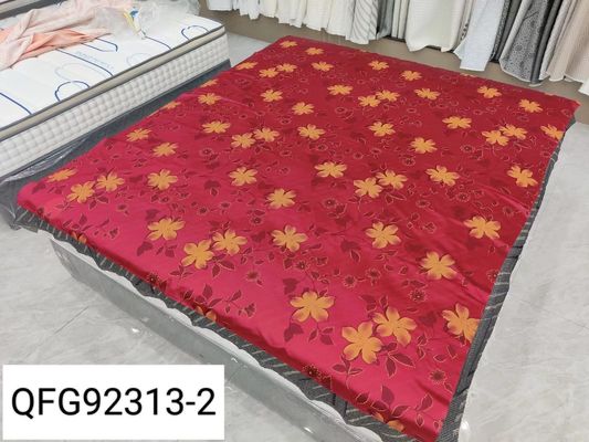 Onze fabriek verkoopt lichtkleurig goud poeder verspreiden warp gebreide bedrukte matras stof rechtstreeks